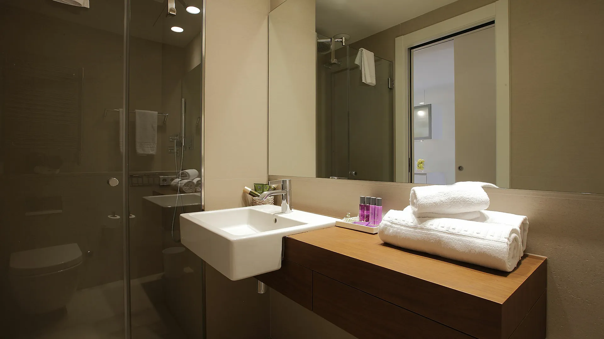Cosmo Apartments Rambla Catalunya Barcellona Spagna